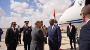 البرهان يصل العلمين للمشاركة في القمة التشاورية لقادة السودان ومصر وإريتريا والصومال