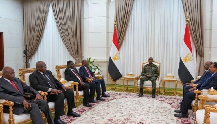 البرهان يحدد أولويات السفراء الجدد.. ماذا طلب منهم قبل مغادرة السودان؟