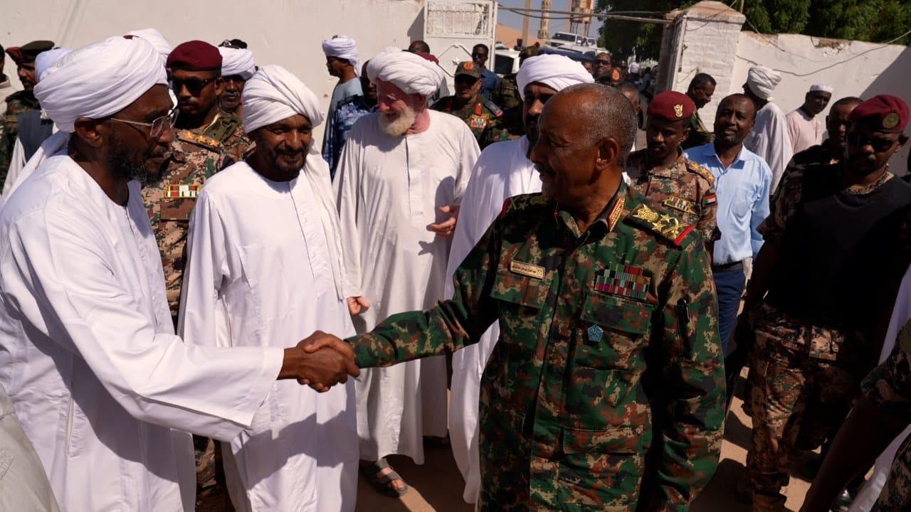البرهان من الشمالية.. رسائل مهمة من بيوضة وملفات على الطاولة البرهان من الشمالية.. رسائل مهمة من بيوضة وملفات على الطاولة