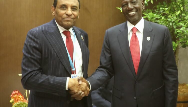 رئيس الوزراء السوداني يبحث مع الرئيس الكيني تعزيز العلاقات الثنائية
