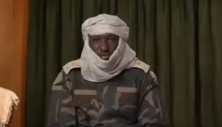 انشقاق جديد يضرب الدعم السريع.. قائد العمليات الخاصة يغادر برفقة 300 ضابط وجندي و30 عربة