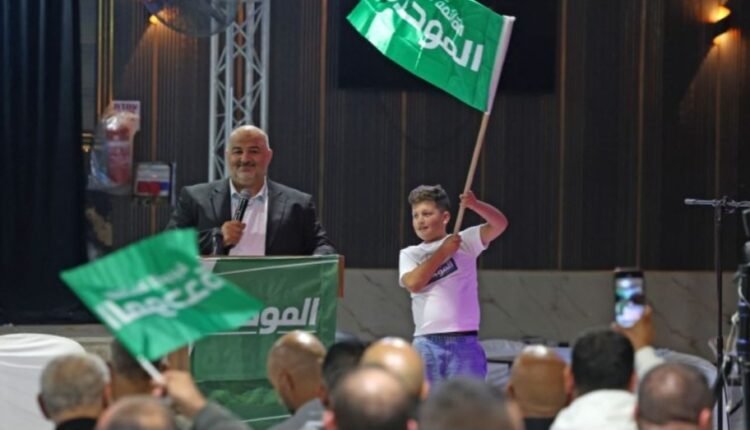 الأحزاب العربية تحتفل بعد مؤشرات على تحقيق تمثيل “قياسي” في الكنيست