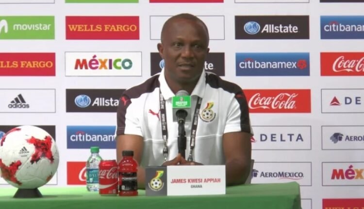 خلافات تهدد مشروع أبياه مع المنتخب السوداني.. والرحيل يلوح في الأفق