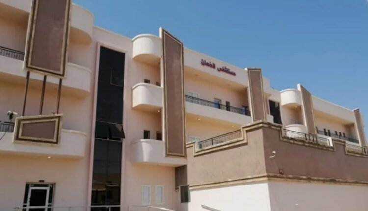 تصعيد مفاجئ في مستشفى الأبيض الدولي.. ماذا حدث لـ17 طبيبًا؟